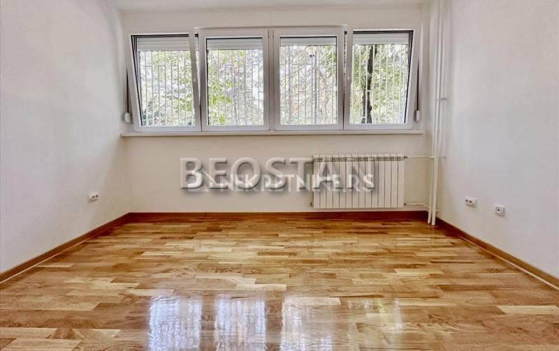 Novi Beograd - Blok 21 #59249 600 €