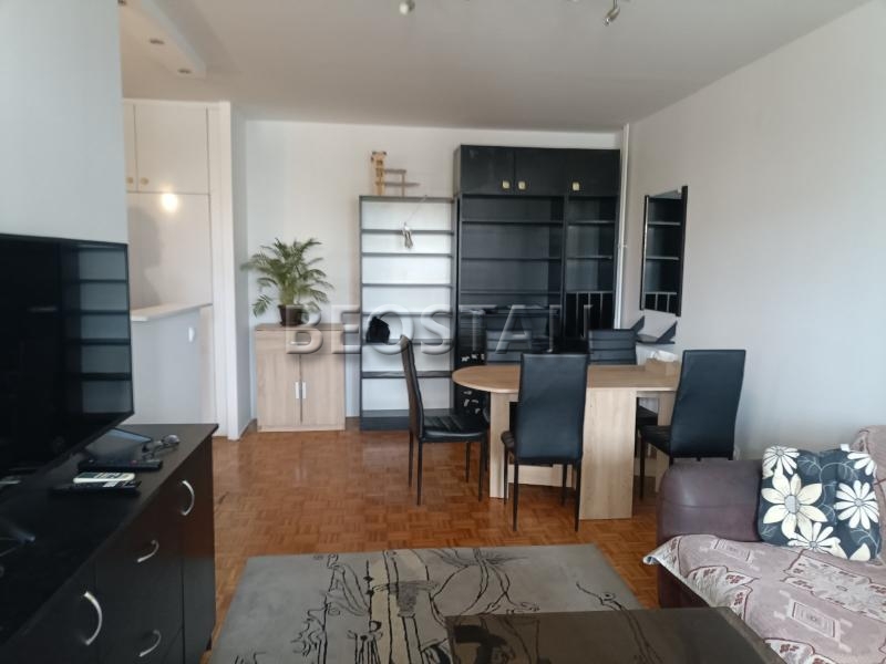 Novi Beograd - Blok 61 #58764 700 €